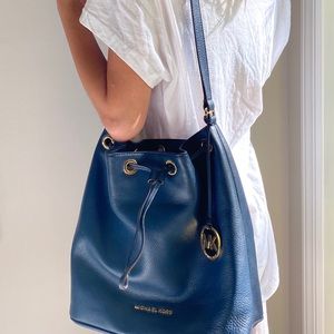 Michael Kors Jules Large Shoulder Bag